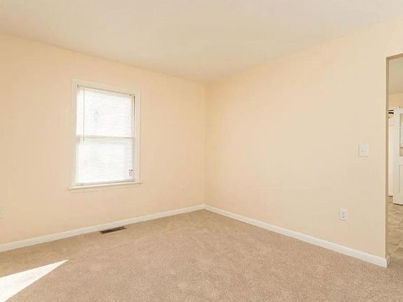 4th image of 4022 Maine Ave NW