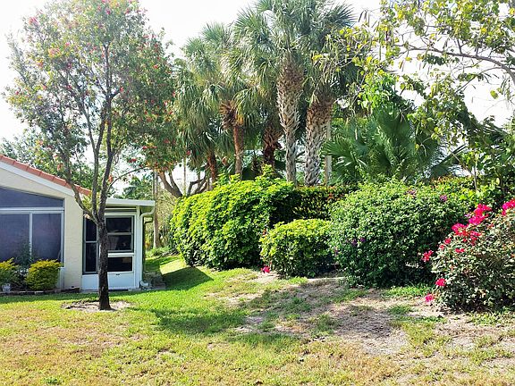 5th image of 15413 Lake Gardenia Pl
