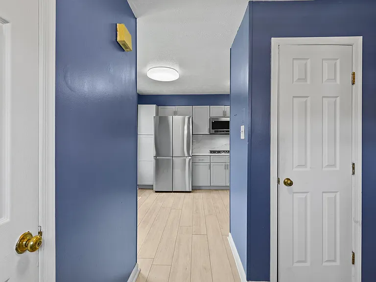 5411 Castlestone Dr — Photo 4