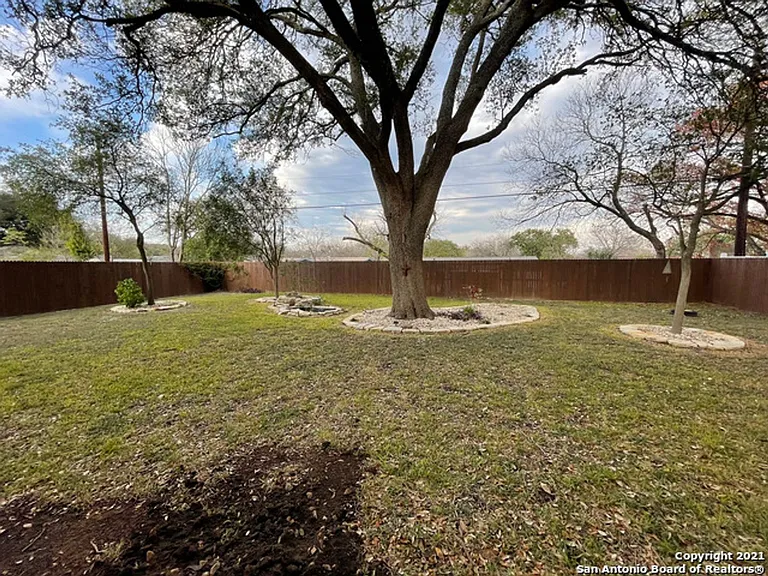 427 Indigo St — Photo 19