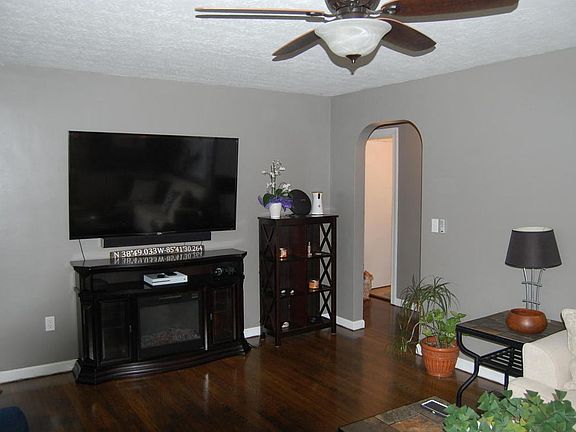 4th image of 253 Lee Villa Cir