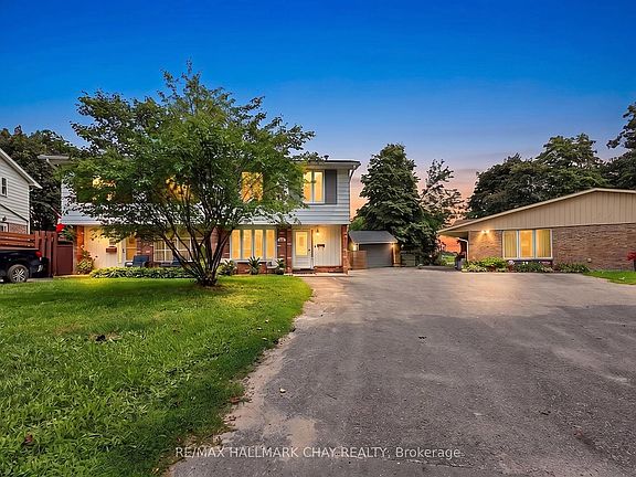 2nd image of 133 Daphne Cres