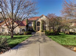 13 Falling Oaks Trl, The Hills, TX 78738