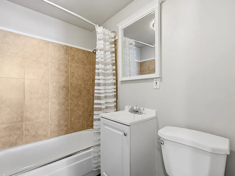 401 Rose St #2 — Photo 20