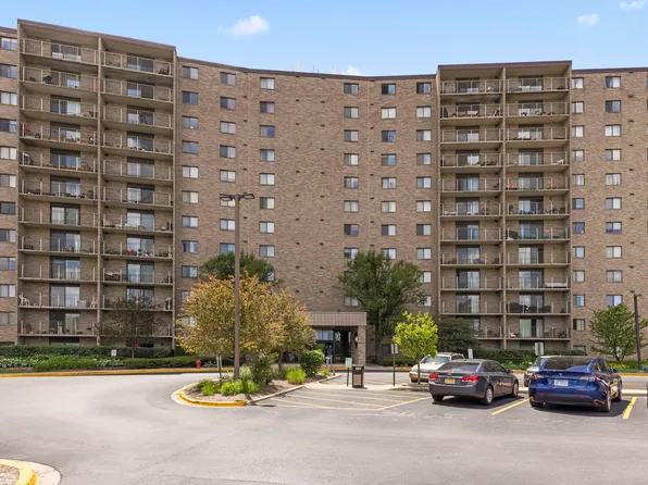 6340 Americana Dr APT 213, Willowbrook, IL 60527