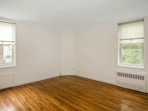 31-85 Crescent Street image 15 of 24