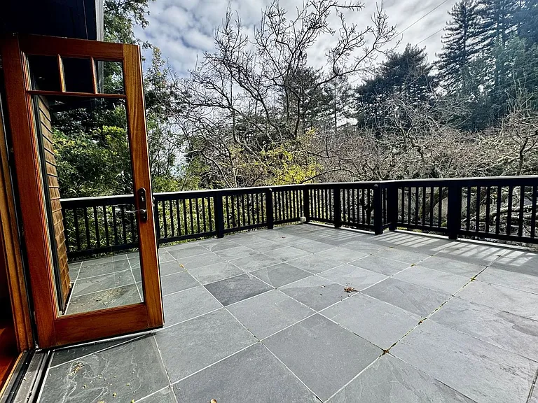 60 Frances Ave — Photo 11