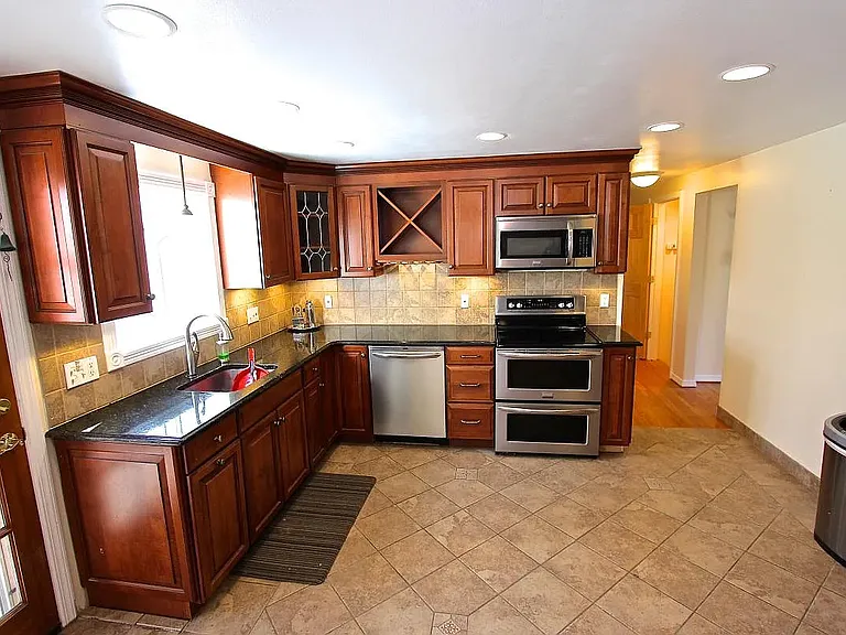 8 Maplewood Dr — Photo 8
