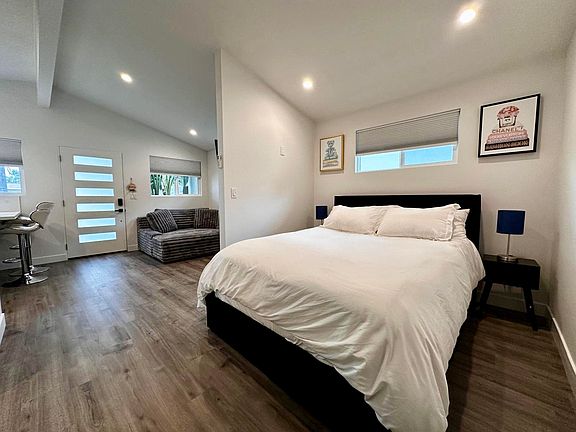 4th image of 22946 Valerio St