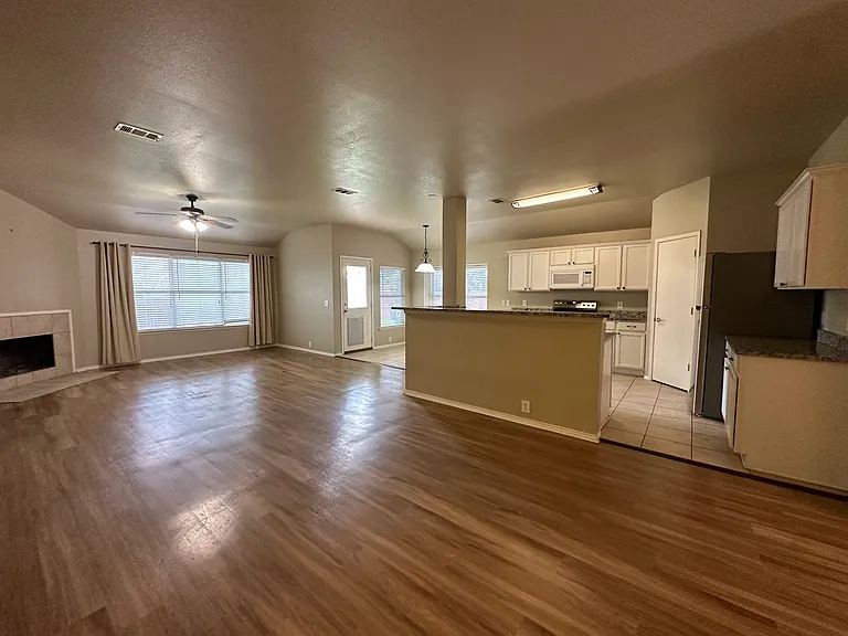 4013 Shiraz Dr — Photo 4