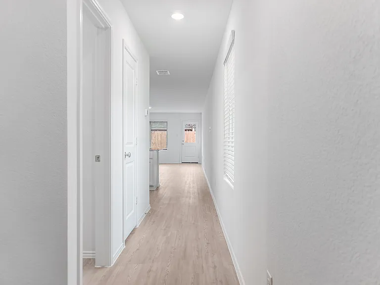 1424 Teak Ln — Photo 3