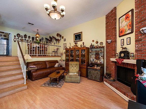 3rd image of 20224 Sherman Way Unit 68