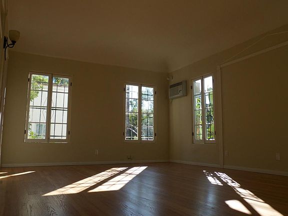 5th image of 802 N Sweetzer Ave APT 105