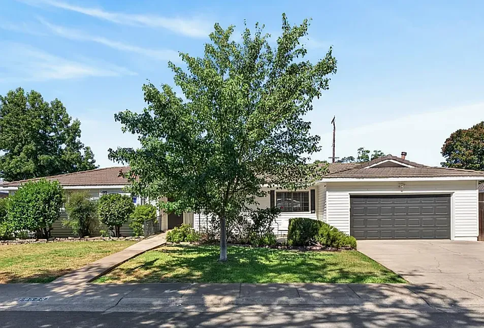 4 bed, 2.0 bath, 1805 sqft, $3,000 — Photo 1