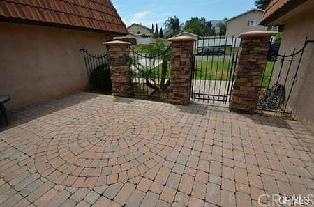 2nd image of 2459 Northmoor Dr