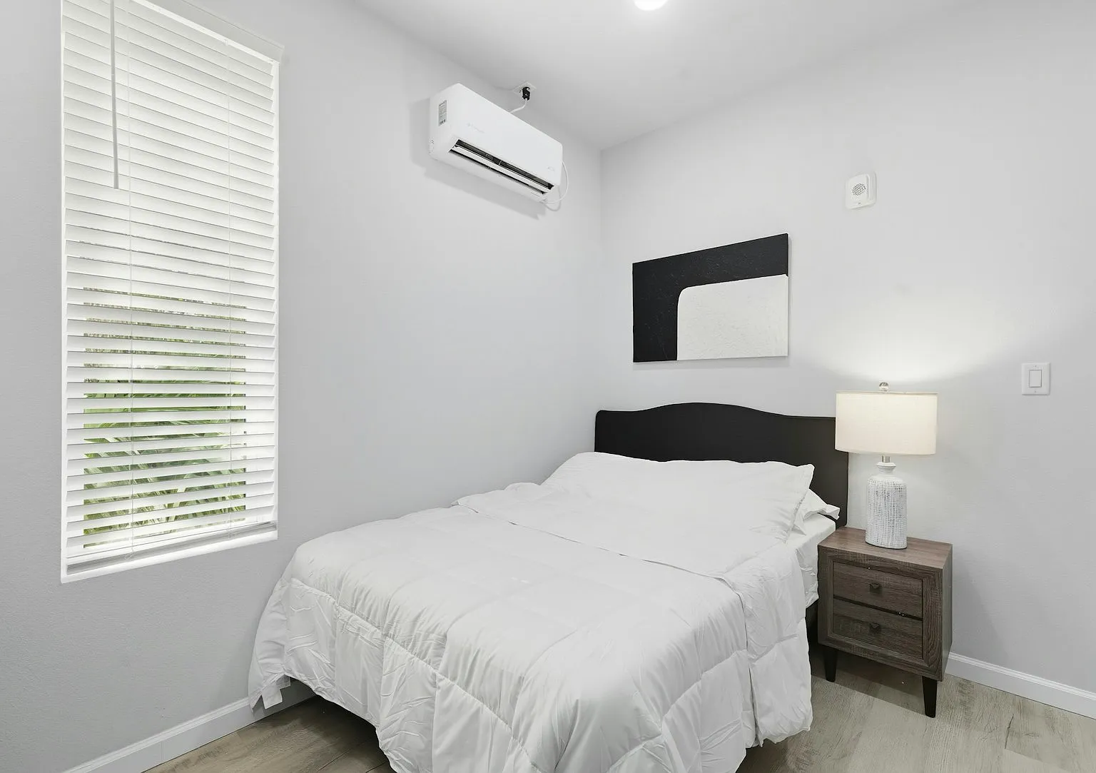 624 Avenue H, Unit B — Photo 1