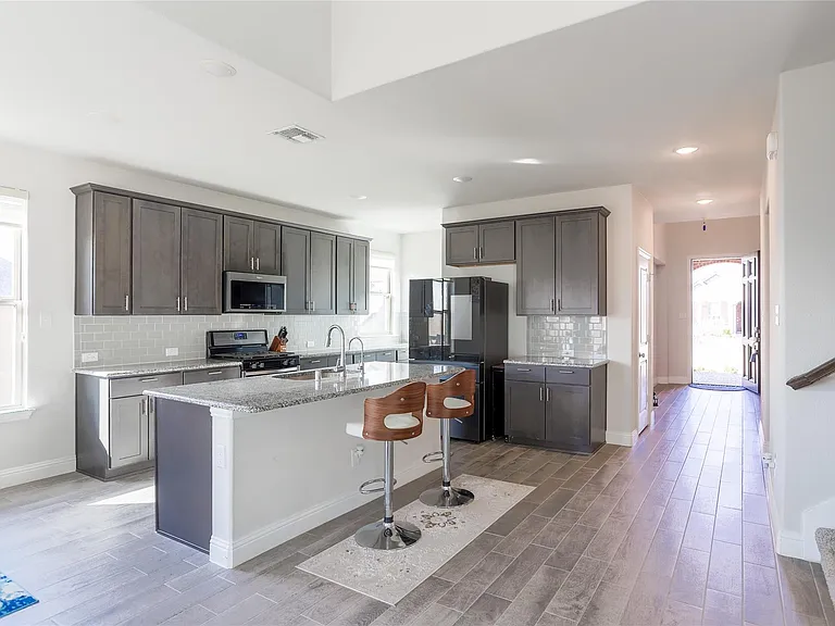 412 Christie Xing — Photo 12