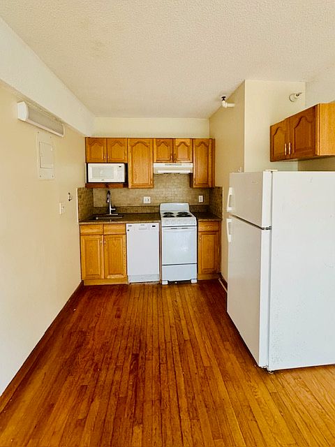 2nd image of 1111 Commonwealth Ave #208