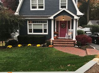 43 Grove St, Cold Spring Harbor, NY 11724