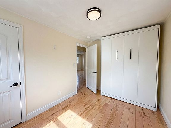 4th image of 125 Burnham Rd