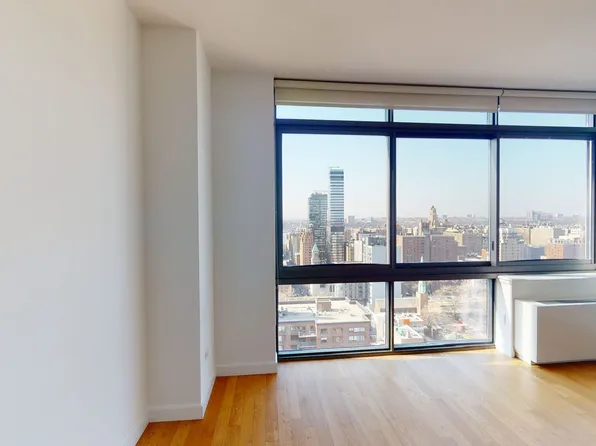 808 Columbus Avenue image 1 of 9