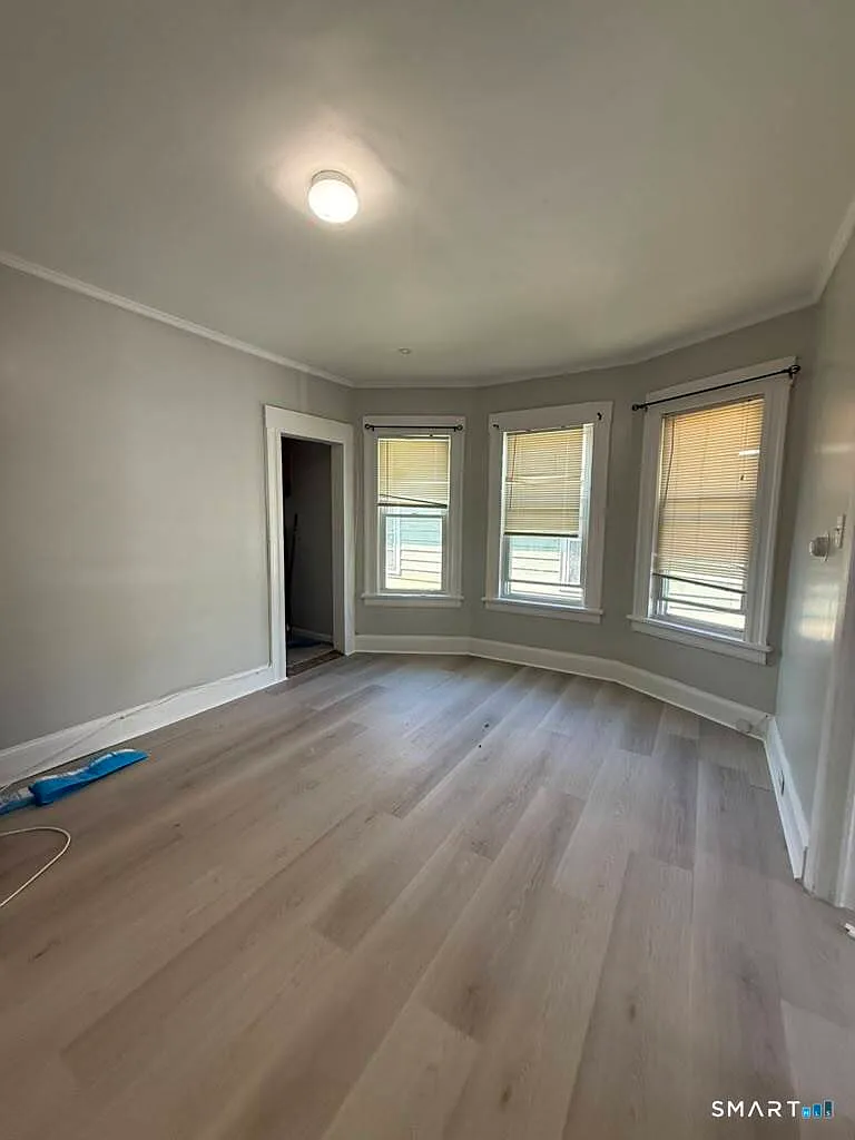 3 bed, 2909 sqft, $2,600 — Photo 4