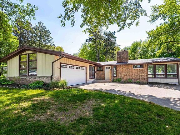 3rd image of 2515 Harmony Dr