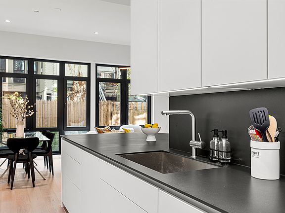 3rd image of 324 W 108th St #22