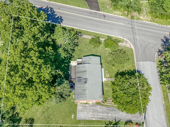 3rd image of 300 Peach Blossom Ct