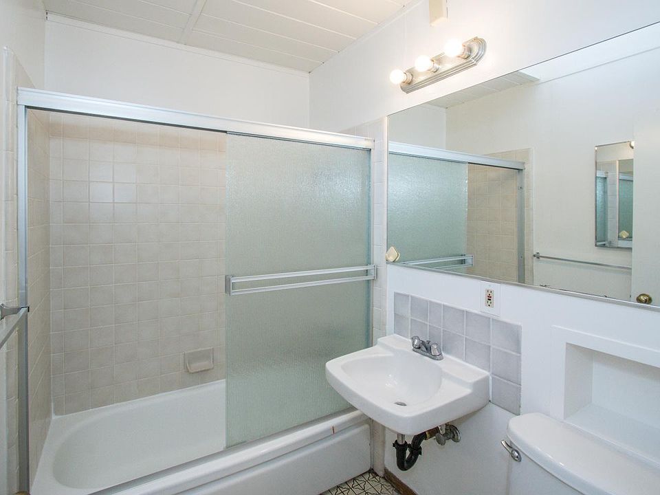 1st image of 834 Sutter Ave