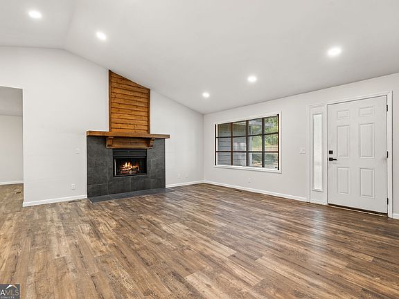 5th image of 213 Dogwood Glen Dr