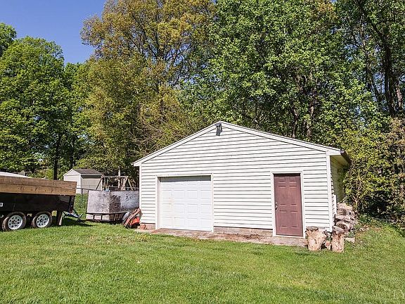 2nd image of 467 Jefferson Manor Dr