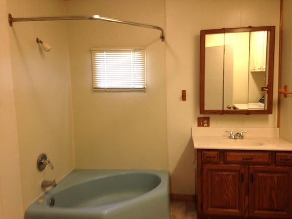 Corner Tub & Vanity