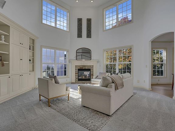 3rd image of 3144 Abbey Knoll Dr