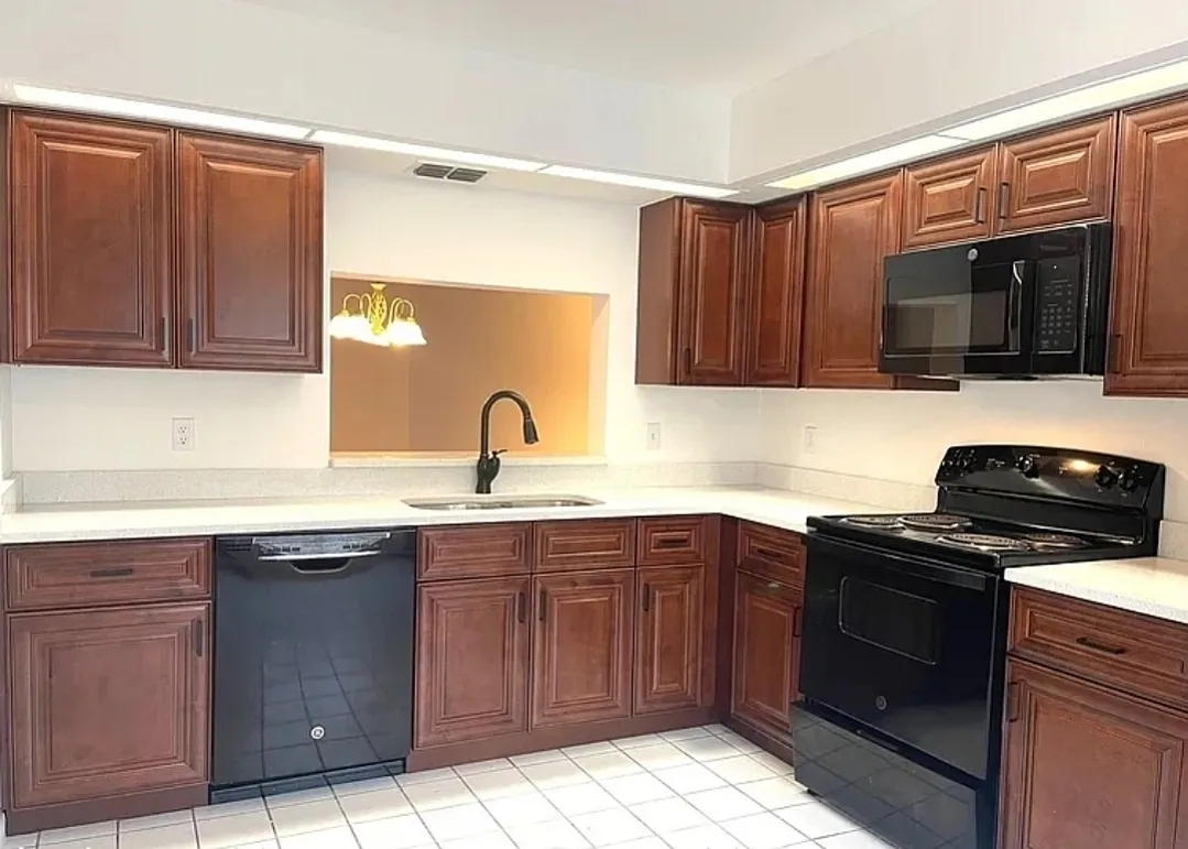 2 bed, 1100 sqft, $1,675 — Photo 1