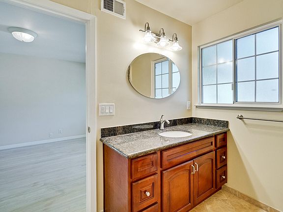 4th image of 493 Knoll Dr