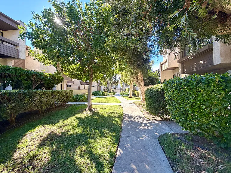 21500 Califa St #163 — Photo 22