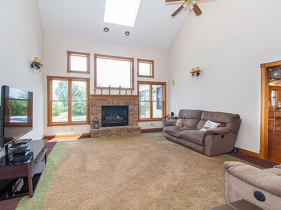 5th image of 1524 Cindy Ln