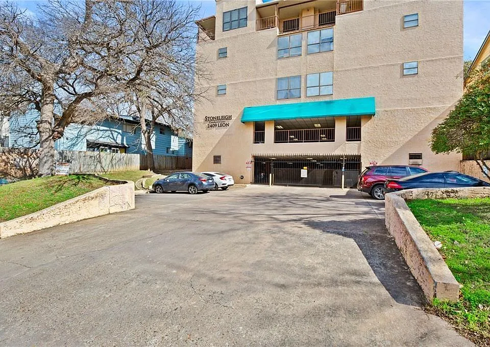 2409 Leon St #101