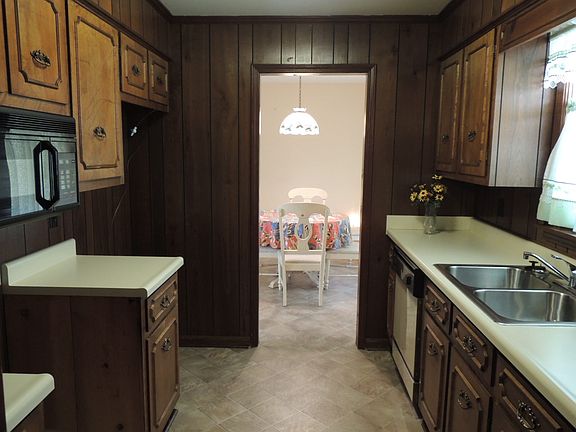 4th image of 1829 Sam Houston Dr