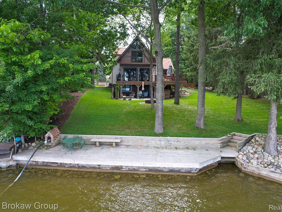 1st image of 3032 Woodland Dr