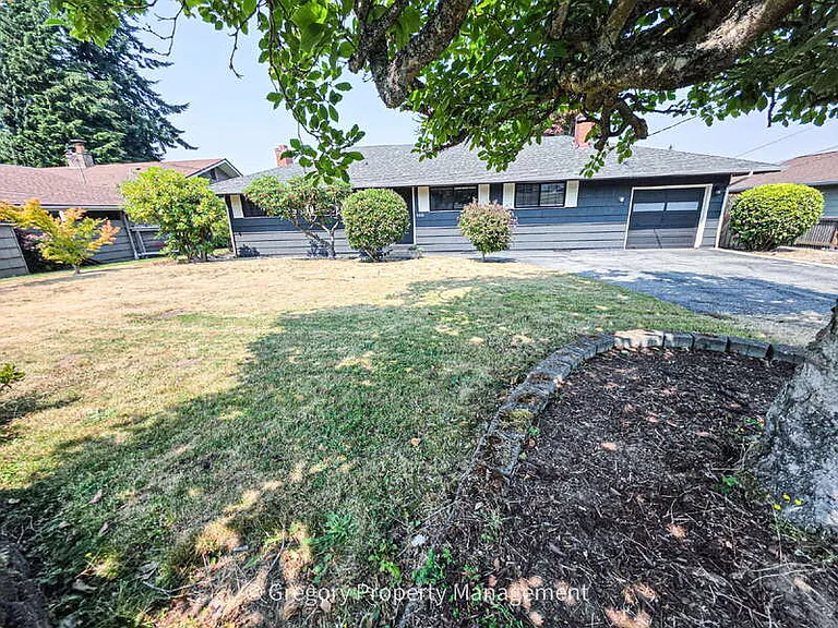 1715 Holbrook Ave — Photo 2
