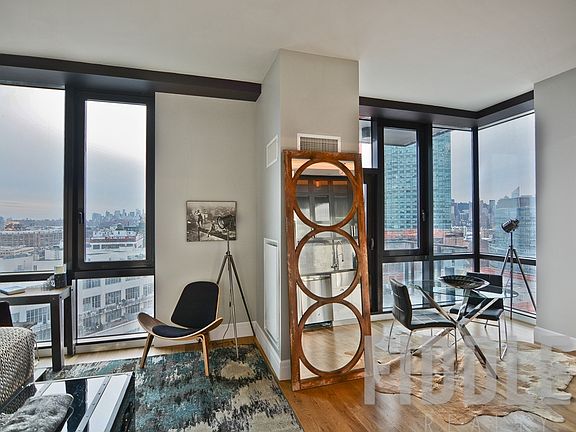 3rd image of 4441 Purves St #1214