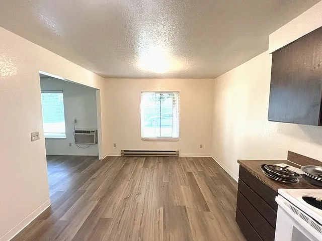 2 bed, 1.0 bath, 820 sqft, $1,425 — Photo 3