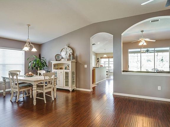 3rd image of 27610 Sugar Loaf Dr
