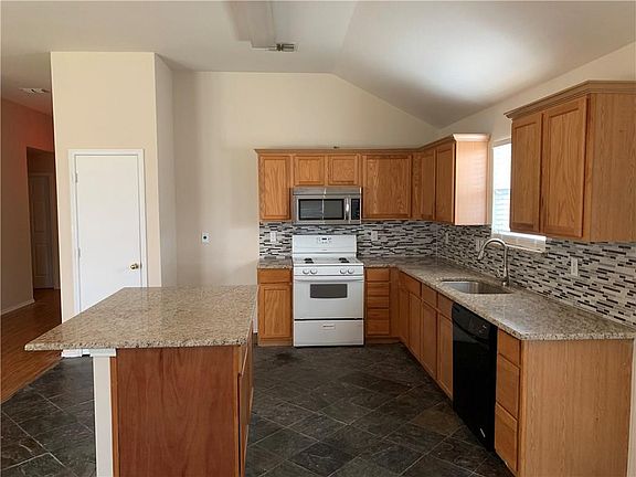 5th image of 2029 Jackson Dr