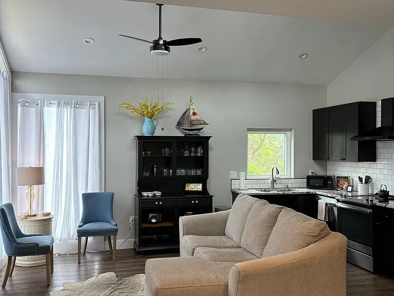 1122 Vine St — Photo 7
