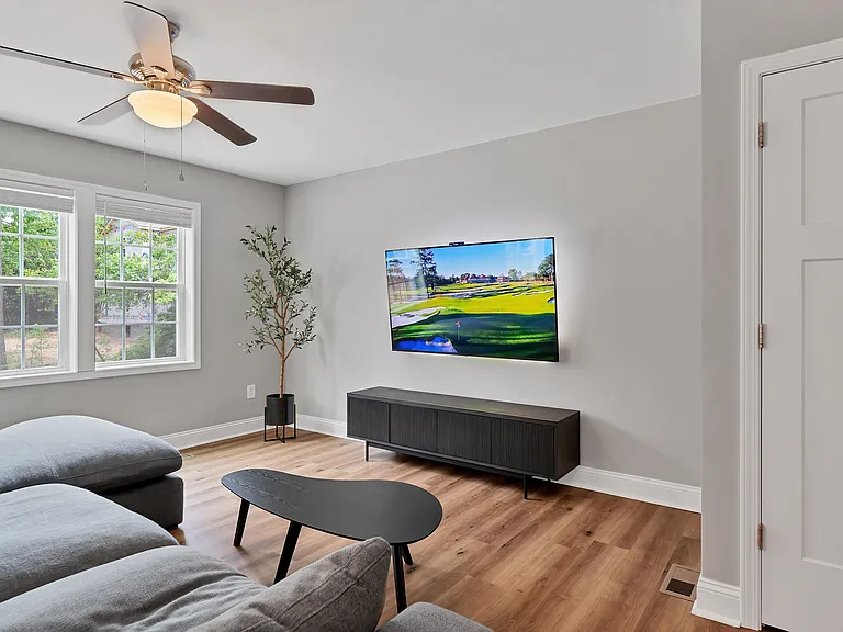 855 S Henley St — Photo 3