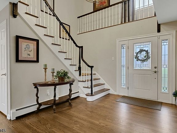 4th image of 3 Esther Ct