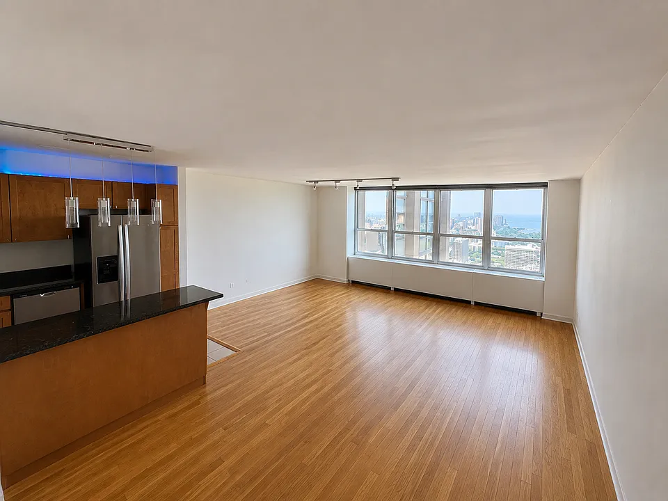 655 W Irving Park Rd